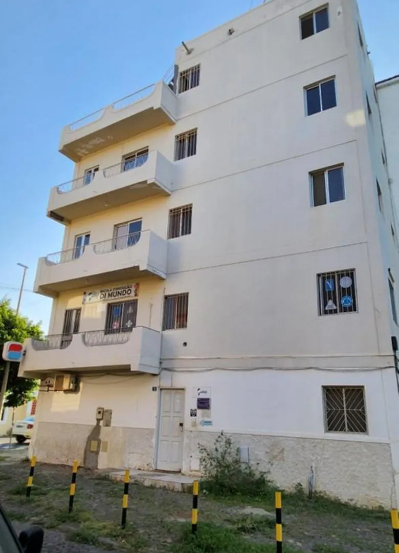 Hostel No Cash Accepted-Meeting Point Hostel- Praia, Also In Tarrafal & Fogo